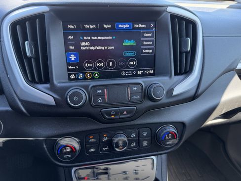 Used 2022 GMC Terrain SLT w/ Infotainment Package II image 22