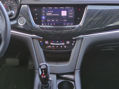 Used 2023 Cadillac XT6 Premium Luxury w/ Technology Package image 18