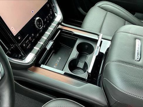 Used 2025 GMC Yukon XL Denali image 18