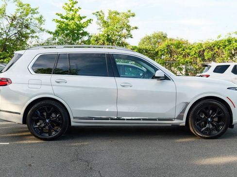 Used 2025 BMW X7 xDrive40i w/ Premium Package AWD/4WD image 9