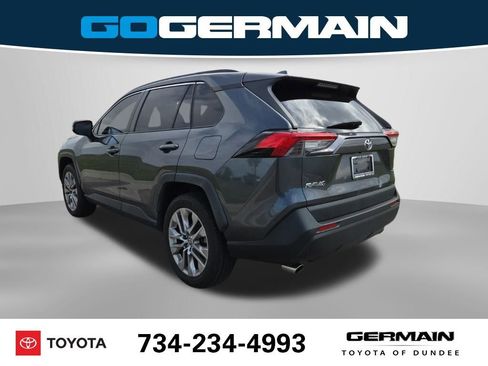 Used 2020 Toyota RAV4 XLE Premium FWD image 11