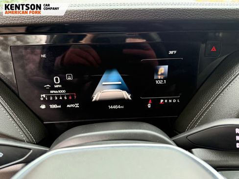 Used 2025 GMC Yukon Denali w/ Sun & Power Step Package image 16