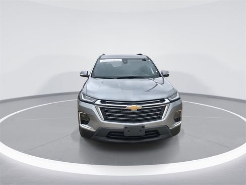Used 2023 Chevrolet Traverse LT image 3