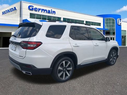 New 2025 Honda Pilot Touring image 3