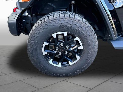 Used 2024 Jeep Gladiator Rubicon AWD/4WD image 11