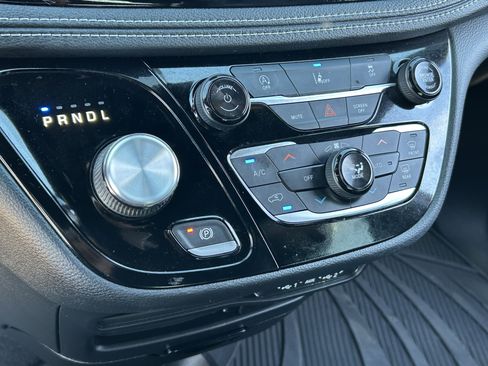 Certified 2022 Chrysler Pacifica Touring-L w/ S Appearance Package image 27