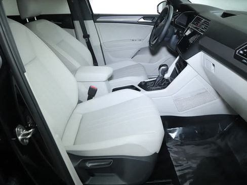 Certified 2023 Volkswagen Tiguan SE R-Line AWD/4WD image 35