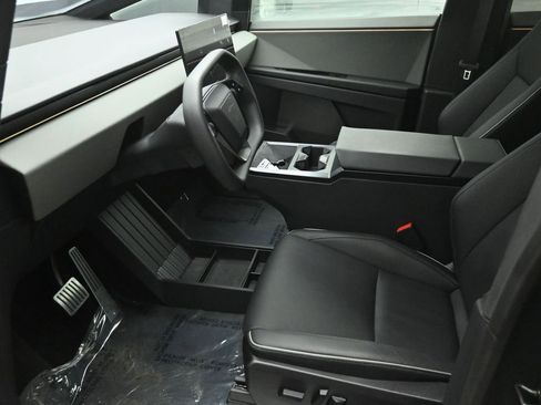 Used 2024 Tesla Cybertruck AWD Crew Cab image 10