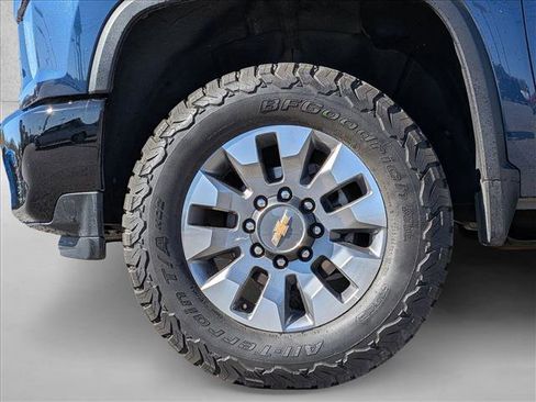 Used 2022 Chevrolet Silverado 2500 Custom w/ Custom Value Package image 24