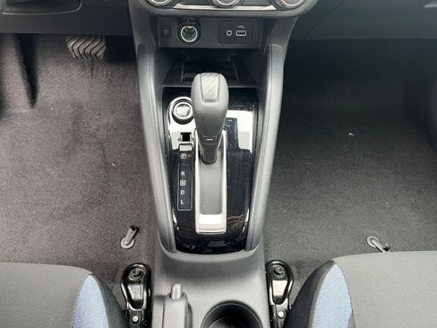 Used 2025 Nissan Versa SV FWD image 39