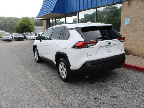 Used 2021 Toyota RAV4 LE AWD/4WD image 4