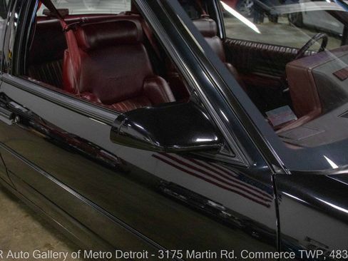 Used 1988 Oldsmobile Toronado Trofeo image 31