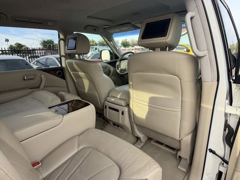Used 2014 INFINITI QX80 2WD w/ Deluxe Touring Package image 14
