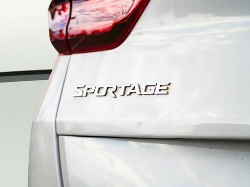 Used 2021 Kia Sportage S image 12