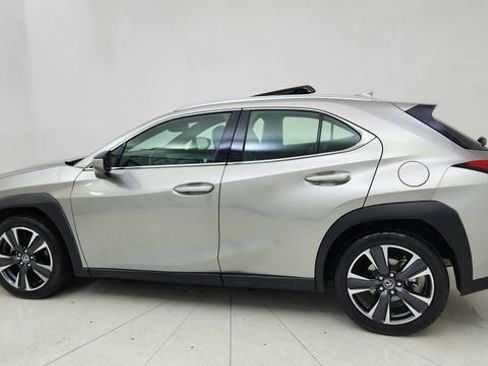 Used 2019 Lexus UX 200 FWD image 4