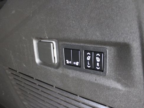 Used 2022 Chevrolet Suburban Premier image 30