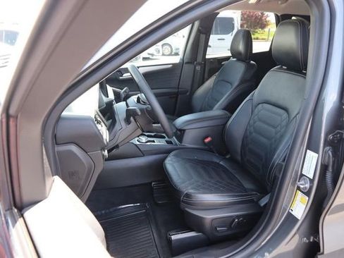 Used 2023 Ford Escape Platinum w/ Premium Technology Package AWD/4WD image 10