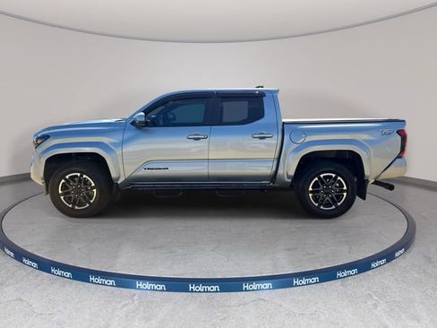 Used 2025 Toyota Tacoma TRD Sport w/ TRD Sport Upgrade Package AWD/4WD image 9