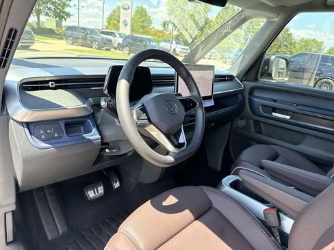 New 2025 Volkswagen ID. Buzz Pro S image 10