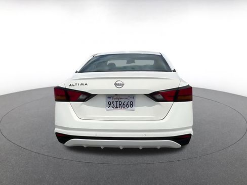 Used 2025 Nissan Altima 2.5 SV FWD image 12