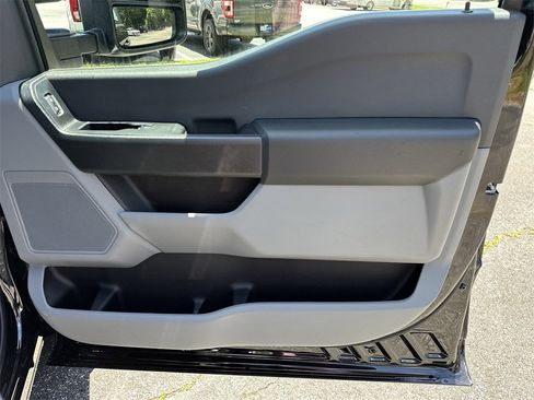 New 2025 Ford F250 XL w/ XL Chrome Package image 24