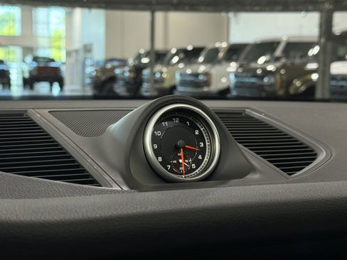 Used 2021 Porsche Macan AWD/4WD image 41