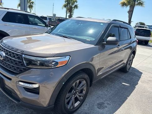 Used 2021 Ford Explorer XLT w/ Equipment Group 202A AWD/4WD image 8