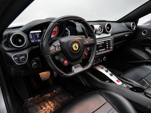 Used 2016 Ferrari California T image 46