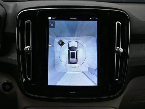 Used 2024 Volvo XC40 B5 Plus w/ Climate Package image 20