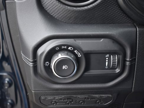 Used 2025 Jeep Wrangler Unlimited Rubicon w/ Safety Group image 16