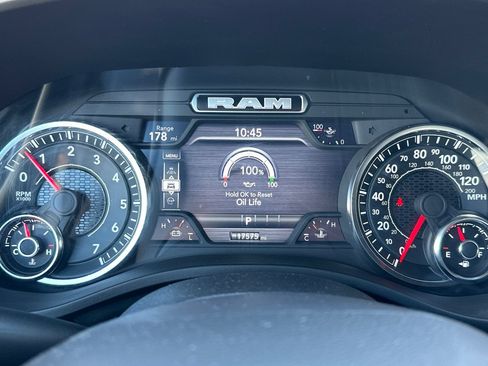 Used 2025 RAM 1500 Laramie AWD/4WD image 39