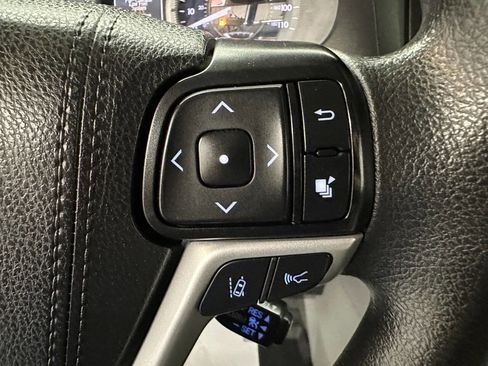 Used 2019 Toyota Sienna L image 17