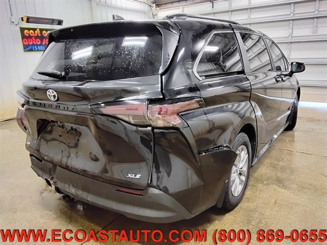 Used 2025 Toyota Sienna XLE FWD image 6