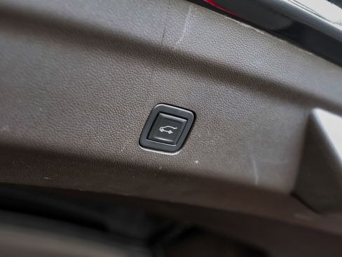 Used 2021 GMC Yukon Denali w/ Denali Premium Package image 57