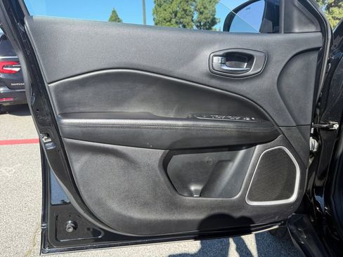 Used 2018 Jeep Compass Latitude w/ Popular Equipment Group image 12