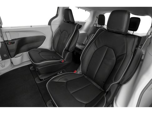 Used 2023 Chrysler Pacifica Touring-L FWD image 11