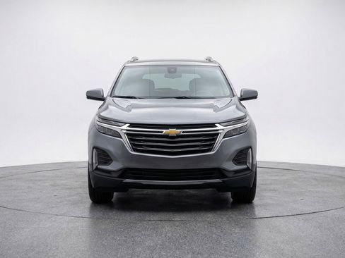 Used 2025 Chevrolet Equinox LT FWD image 2