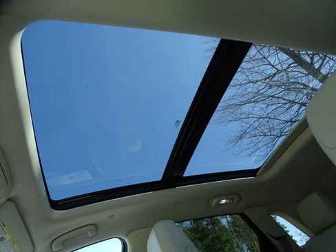 Used 2017 Cadillac XT5 Luxury image 12