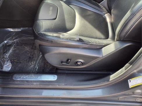 Used 2019 Jeep Cherokee Limited image 21