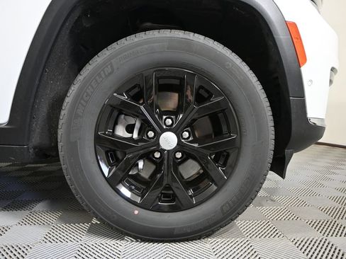 Used 2023 Jeep Grand Cherokee L Limited w/ Luxury Tech Group II AWD/4WD image 11