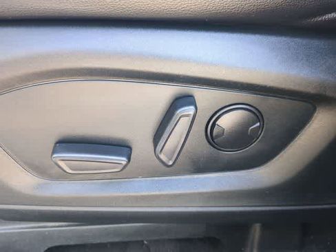 Used 2023 Ford Explorer Limited AWD/4WD image 17