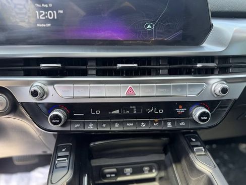 Certified 2024 Kia Telluride S w/ S Sunroof Package AWD/4WD image 19