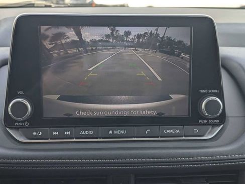 Used 2024 Nissan Rogue S image 21