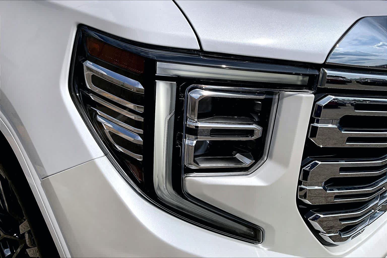 Used 2022 GMC Sierra 1500 Denali w/ Denali Reserve Package AWD/4WD image 27