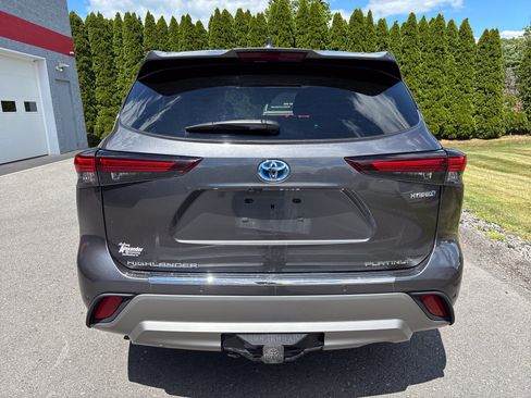Used 2024 Toyota Highlander Platinum AWD/4WD image 4
