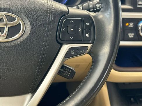 Used 2018 Toyota Highlander Limited image 27