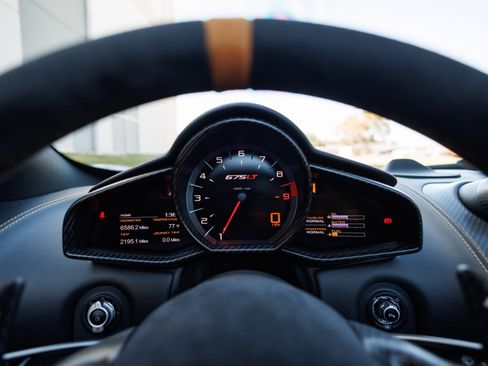 Used 2016 McLaren 675LT Spider image 65