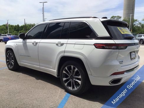 Used 2024 Jeep Grand Cherokee Overland w/ Luxury Tech Group IV AWD/4WD image 11
