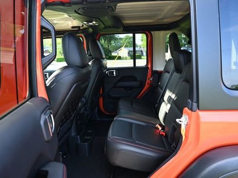 Used 2023 Jeep Wrangler Unlimited Rubicon w/ Cold Weather Group AWD/4WD image 24