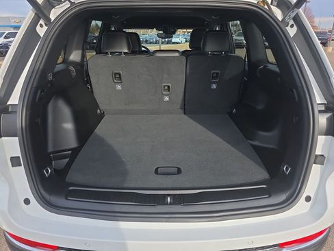 Used 2024 Jeep Grand Cherokee Limited image 24